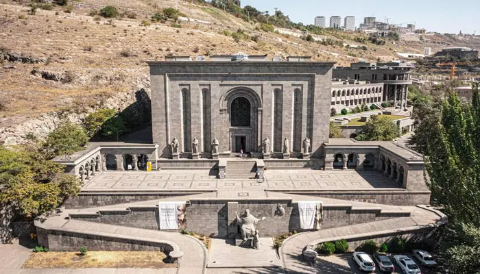 معرفی موزه ماتناداران ایروان